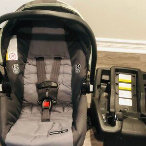 Graco Infant Car Seat– Infant Car Seat Travel System in EXCELLENT Condition